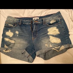 Jean shorts distressed
